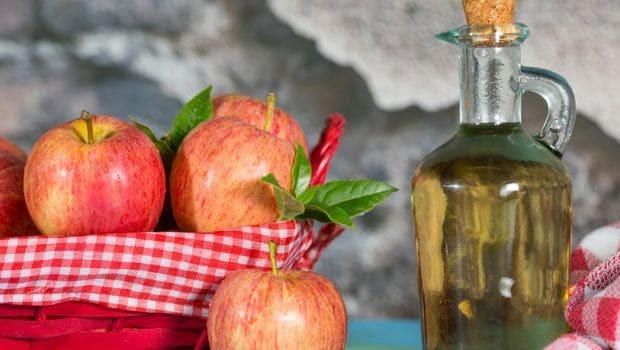 Giấm táo có thể làm giảm bớt các triệu chứng ngộ độc thực phẩm khác nhau. Ảnh: Food.NDTV