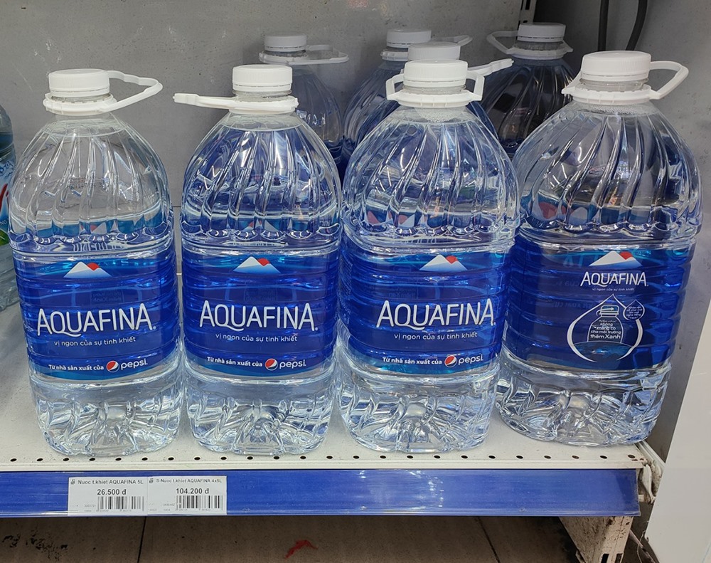 Nguy cơ lạm phát nhìn từ cuộc “lái giá” gây sốc một mặt hàng nước uống 3 So với giá bán tại Co.opmart chênh lệch một trời một vực. Ảnh: Thế Lâm.