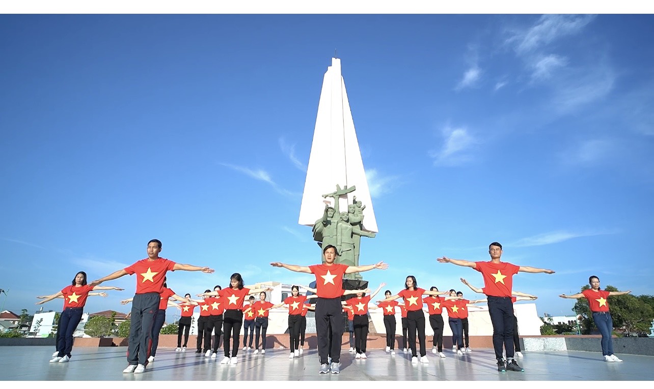 Một bài tập thể dục giữa giờ của CĐCS ở Bình Thuận dự thi năm 2020. Ảnh: MH