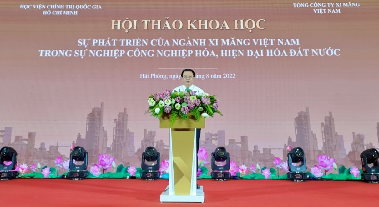 Ủy viên Bộ Chính trị, Giám đốc học viện Chính trị Quốc gia Hồ Chí Minh Nguyễn Xuân Thắng phát biểu tại Hội thảo. Ảnh: LH