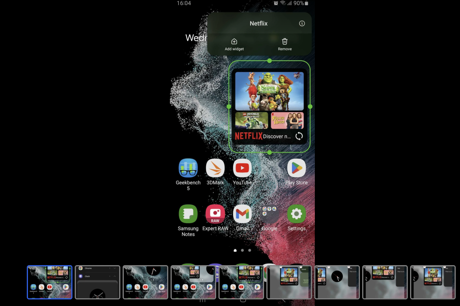 Các widget xếp chồng lên nhau của Samsung trông rất giống của Apple. Sự khác biệt là trong One UI, bạn vuốt theo chiều ngang, trong khi trong iOS, bạn vuốt theo chiều dọc. Ảnh chụp màn hình
