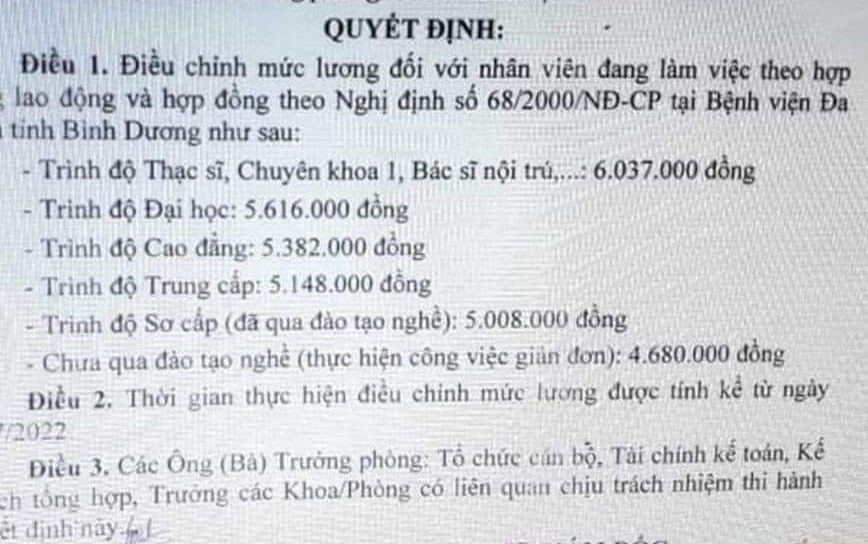 Văn bản lan truyền gây xôn xao, nhiều ý kiến cho rằng lương bác sĩ chỉ bằng và thấp hơn lương công nhân thì khó giữ chân được người giỏi, có tâm với nghề.