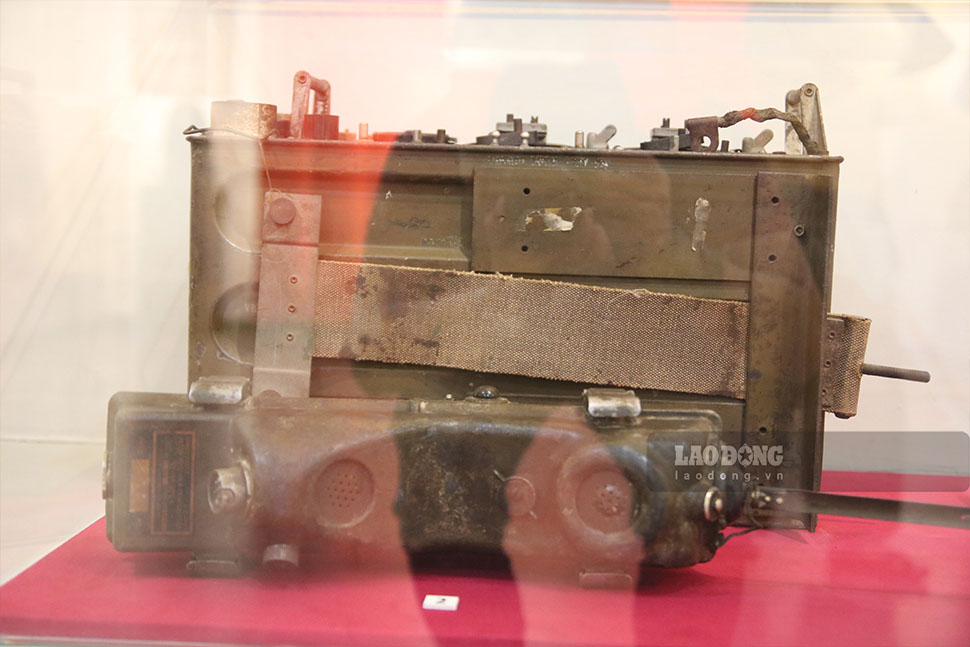Chiếc máy thu phát và bộ đàm của Bộ Chỉ huy Giải phóng quân sử dụng ở chiến khu Cao Bắc Lạng năm 1944 và giành chính quyền năm 1945. Ảnh: Trần Vương