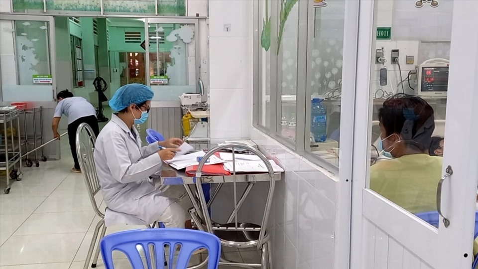Bác sĩ, điều dưỡng, nhân viên y tế tại Đồng Nai đang phải chịu áp lực lớn các đợt dịch bệnh và làn sóng nhân viên y tế nghỉ việc. Ảnh: Hà Anh Chiến