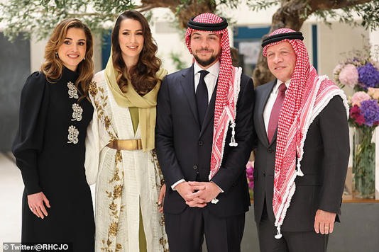 Nhà vua Jordan Abdullah II, 60 tuổi và Hoàng hậu Rania, 51 tuổi có mặt trong lễ đính hôn của thái tử ở Riyadh. Ảnh: Hoàng hậu Jordan