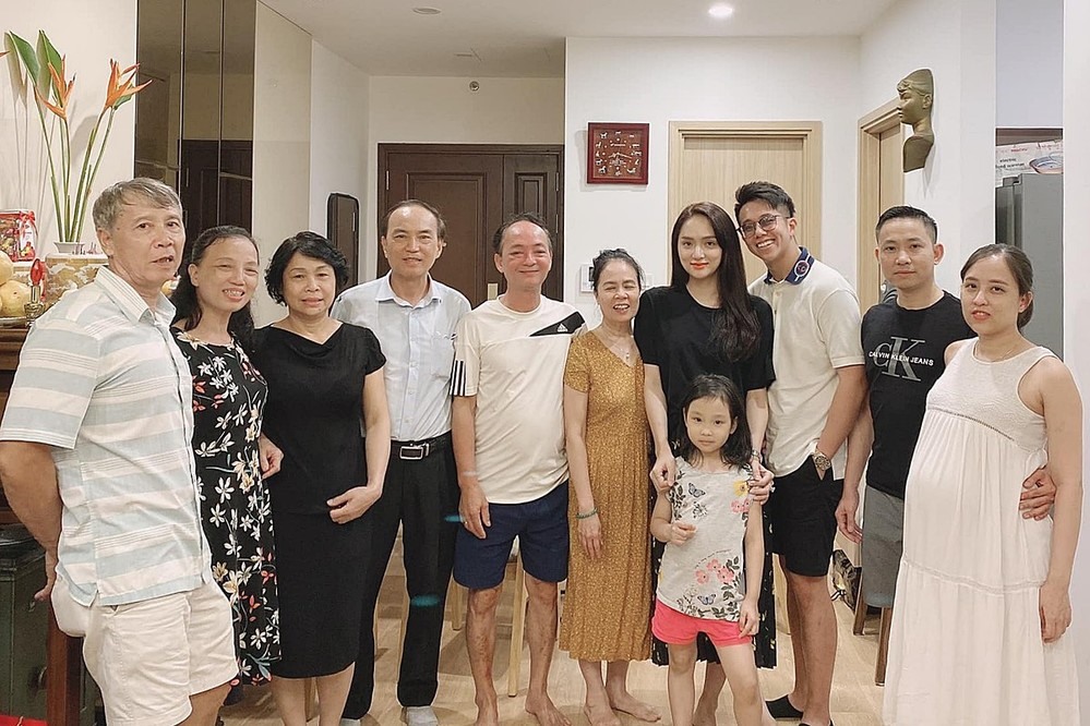 Matt Liu từng đến thăm gia đình Hương Giang. Ảnh: NSCC.