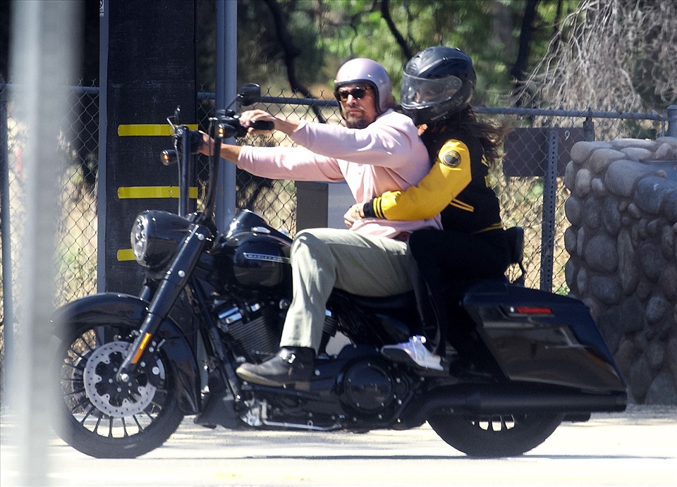 The couple had a romantic stroll around the city on actor Jason Momoa's motorbike. Photo: Xinhua