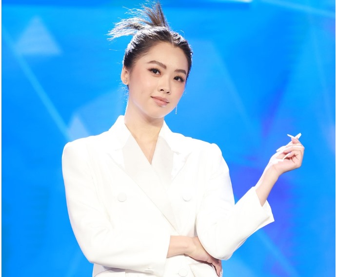 Nữ chính Khánh Tiên trong chương trình “Người ấy là ai“. Ảnh: NSX