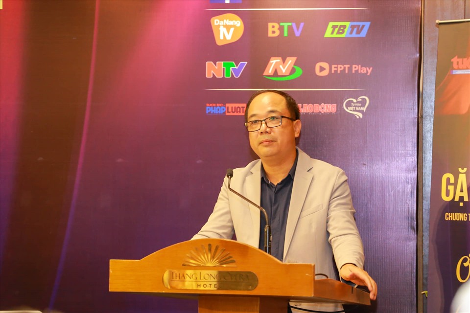 Tổng biên tập báo Tuổi trẻ Thủ đô - Nguyễn Mạnh Hùng chia sẻ tại buổi họp báo chương trình. Ảnh: BTC