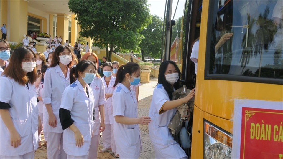 Sinh viên ĐH Y dược Hải Phòng trong đợt tăng cường cho Hà Nội chống dịch COVID-19. Ảnh: MD