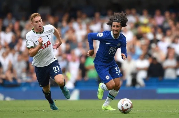 Cucurella trong màu áo Chelsea. Ảnh: AFP