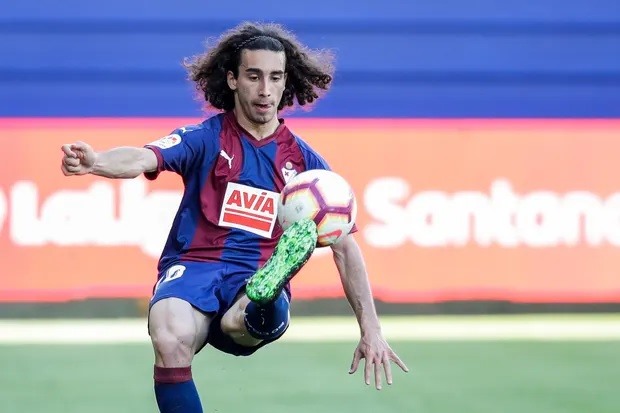 Cucurella trong màu áo Eibar năm 2019. Ảnh: AFP