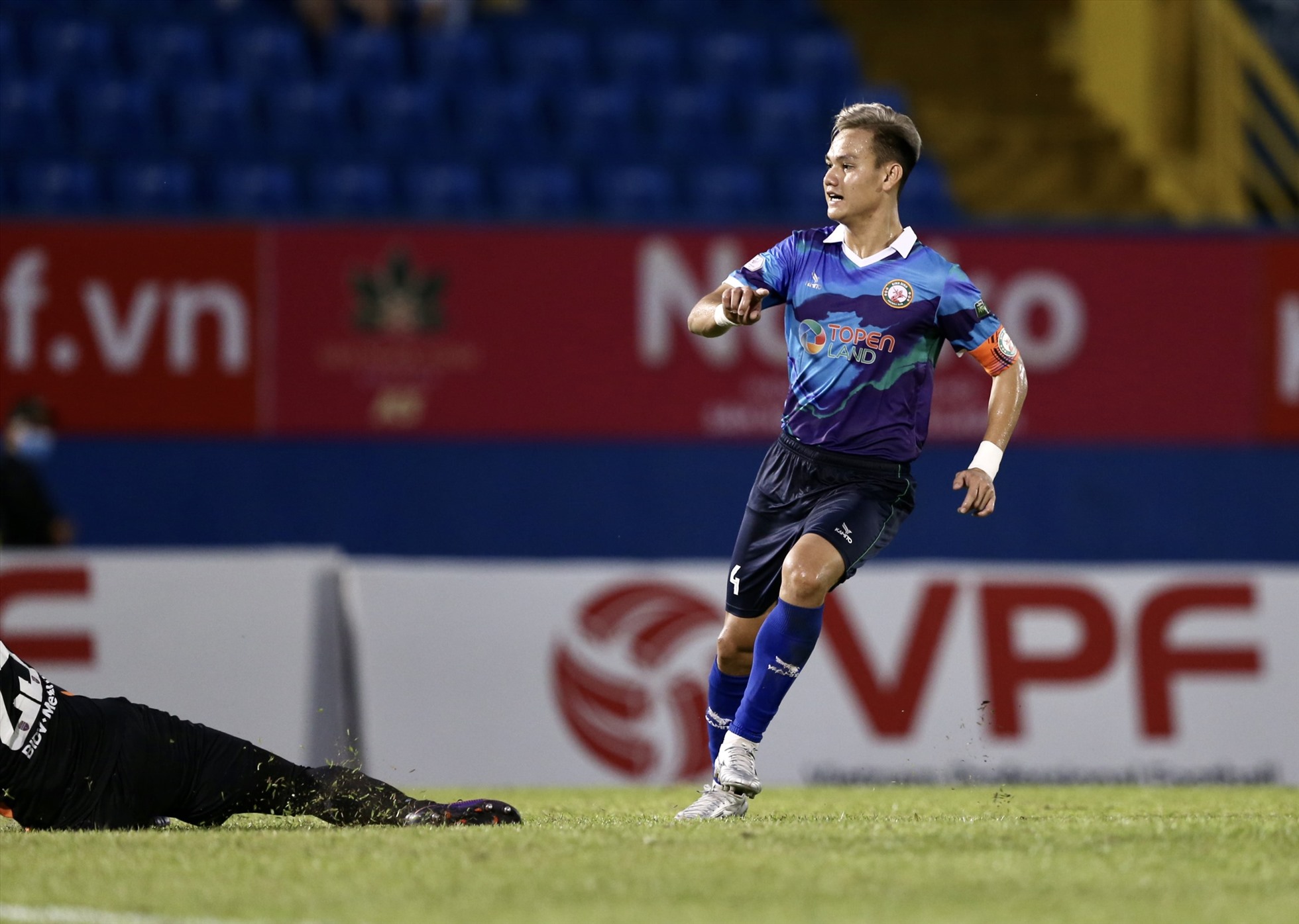 Xuất thân là một hậu vệ, song Hồ Tấn Tài đã ghi được 4 bàn thắng sau giai đoạn lượt đi V.League 2022.