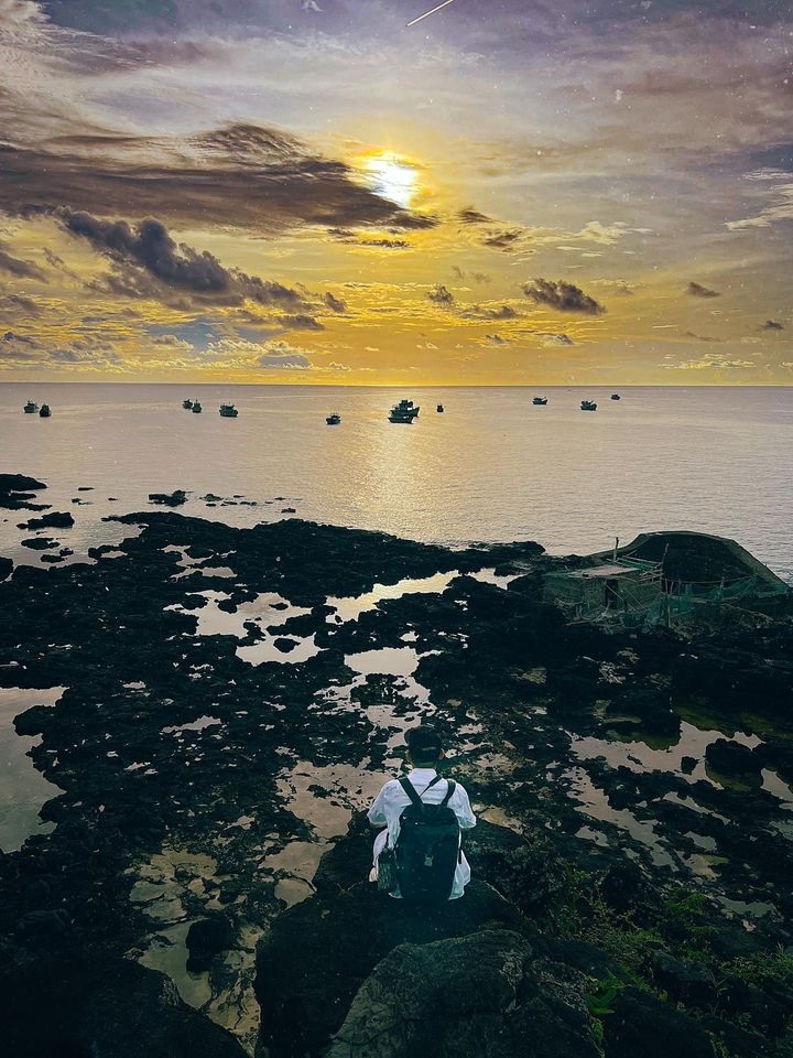 Hoàng hôn trên đảo.