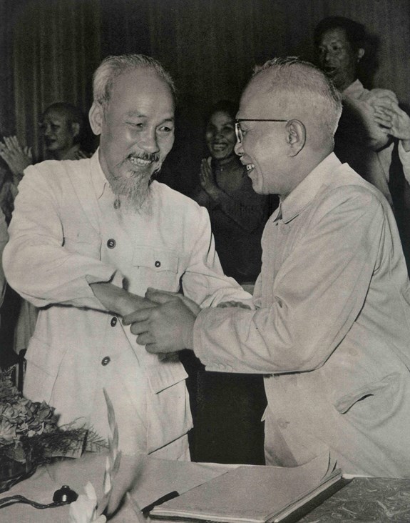 Ngày 2.9.1969, Chủ tịch Hồ Chí Minh qua đời, tại kỳ họp đặc biệt Quốc hội (khóa III) ngày 15.9.1969, Bác Tôn được Quốc hội bầu làm Chủ tịch nước. Ảnh TL