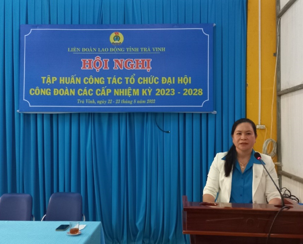 Chủ tịch LĐLĐ tỉnh Trà Vinh Thạch Thị Thu Hà phát biểu khai mạc hội nghị. Ảnh: Trí Dũng