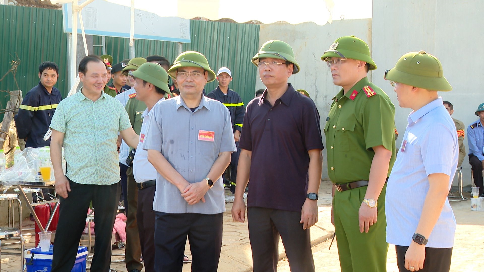 Lãnh đạo UBND tỉnh Ninh Bình chỉ đạo công tác bảo vệ thi công dự án. Ảnh: NT