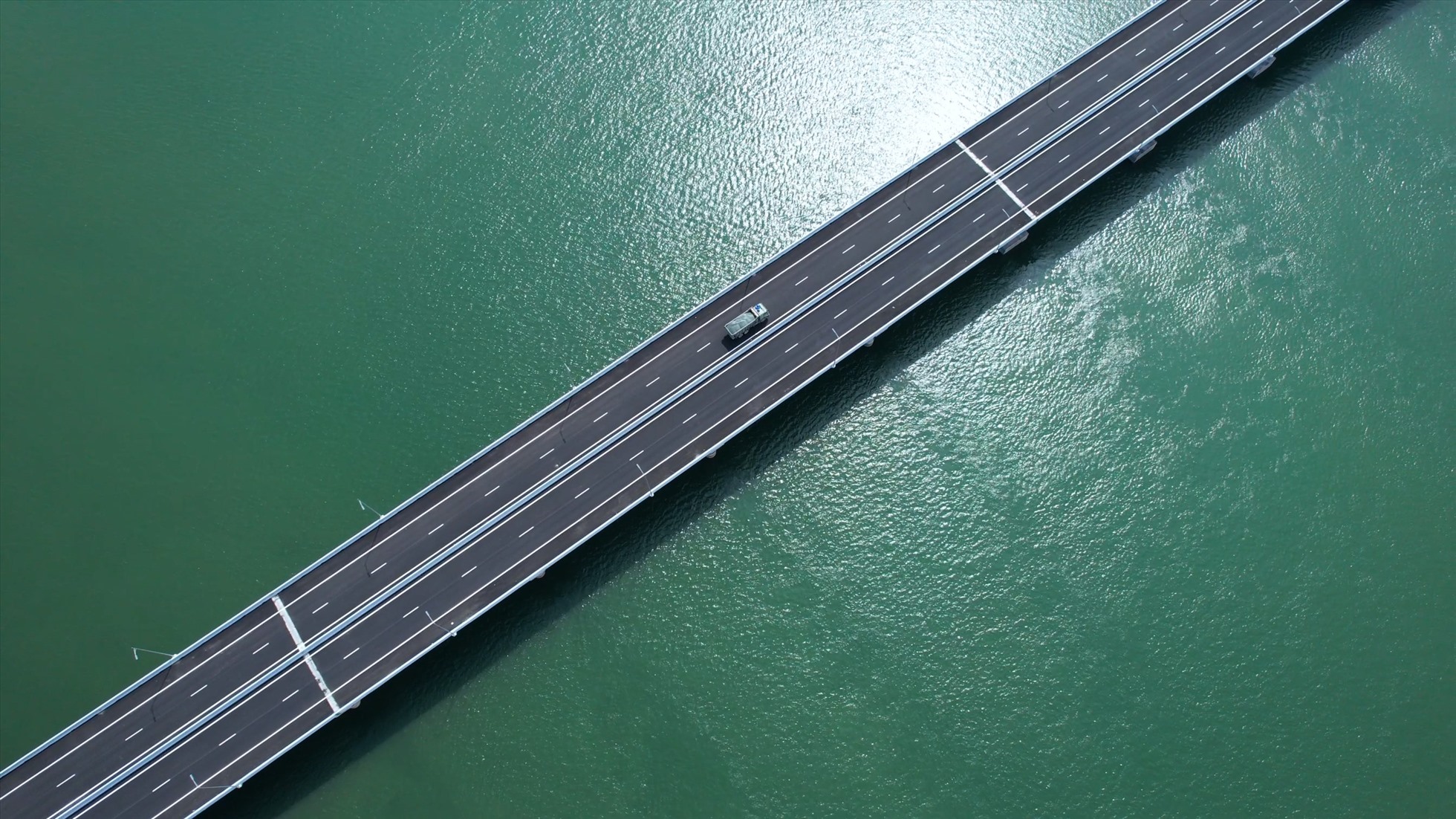 1 trong 32 cây cầu trên tuyến cao tốc Vân Đồn - Móng Cái. Ảnh: CTV