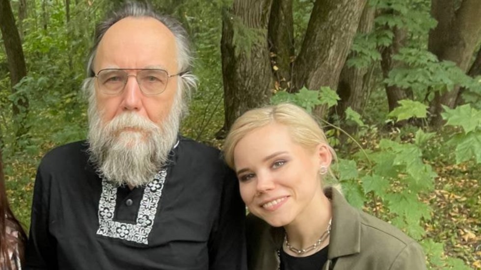 Nhà bình luận chính trị kỳ cựu và triết gia người Nga Alexander Dugin và con gái Darya Dugina. Ảnh: Telegram