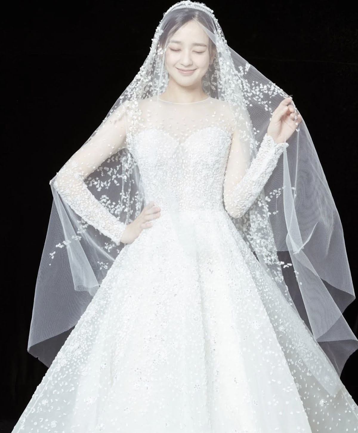 Một vài ảnh cưới của “Nữ thần thể dục nhịp điệu” Son Yeon Jae. Ảnh: Instagram