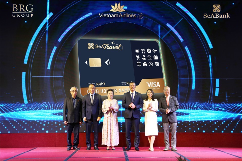 SeABank, Tập đoàn BRG và Vietnam Airlines ra mắt thẻ đồng thương hiệu SeATravel với nhiều ưu đãi du lịch, nghỉ dưỡng, mua sắm.