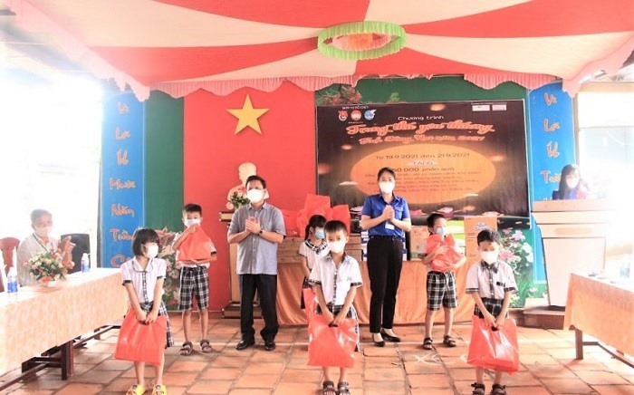 Nestlé Việt Nam phối hợp Tỉnh Đoàn Đồng Nai tổ chức chương trình Trung thu cho trẻ em hoàn cảnh khó khăn. Ảnh: Nestle' cung cấp.