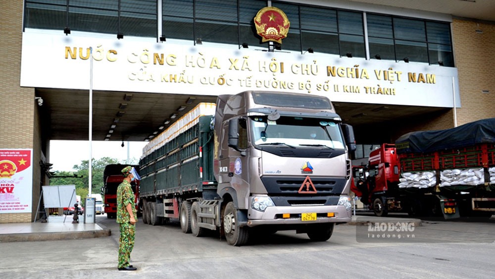 Ban quản lý khu kinh tế tỉnh Lào Cai đang tích cực phối hợp với lực lượng quản lý biên giới phía Trung Quốc giải quyết khó khăn, tạo điều kiện sớm nhất cho các hoạt động xuất nhập khẩu được thuận lợi hơn.