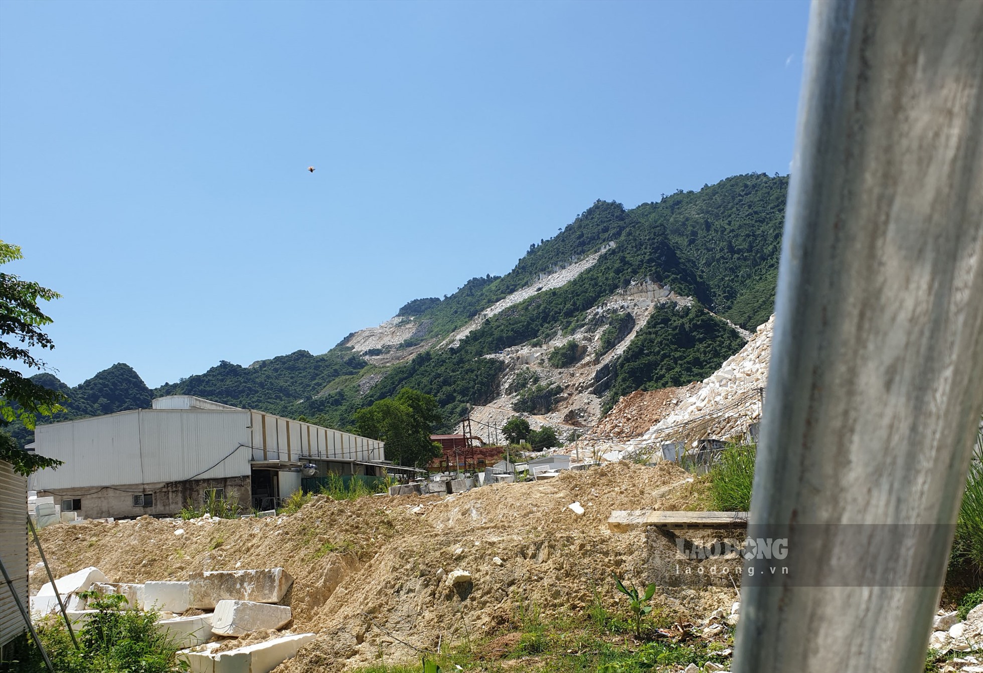 Bùn thải trong quá trình khai thác và chế tác đá của Công ty Thanh Sơn.