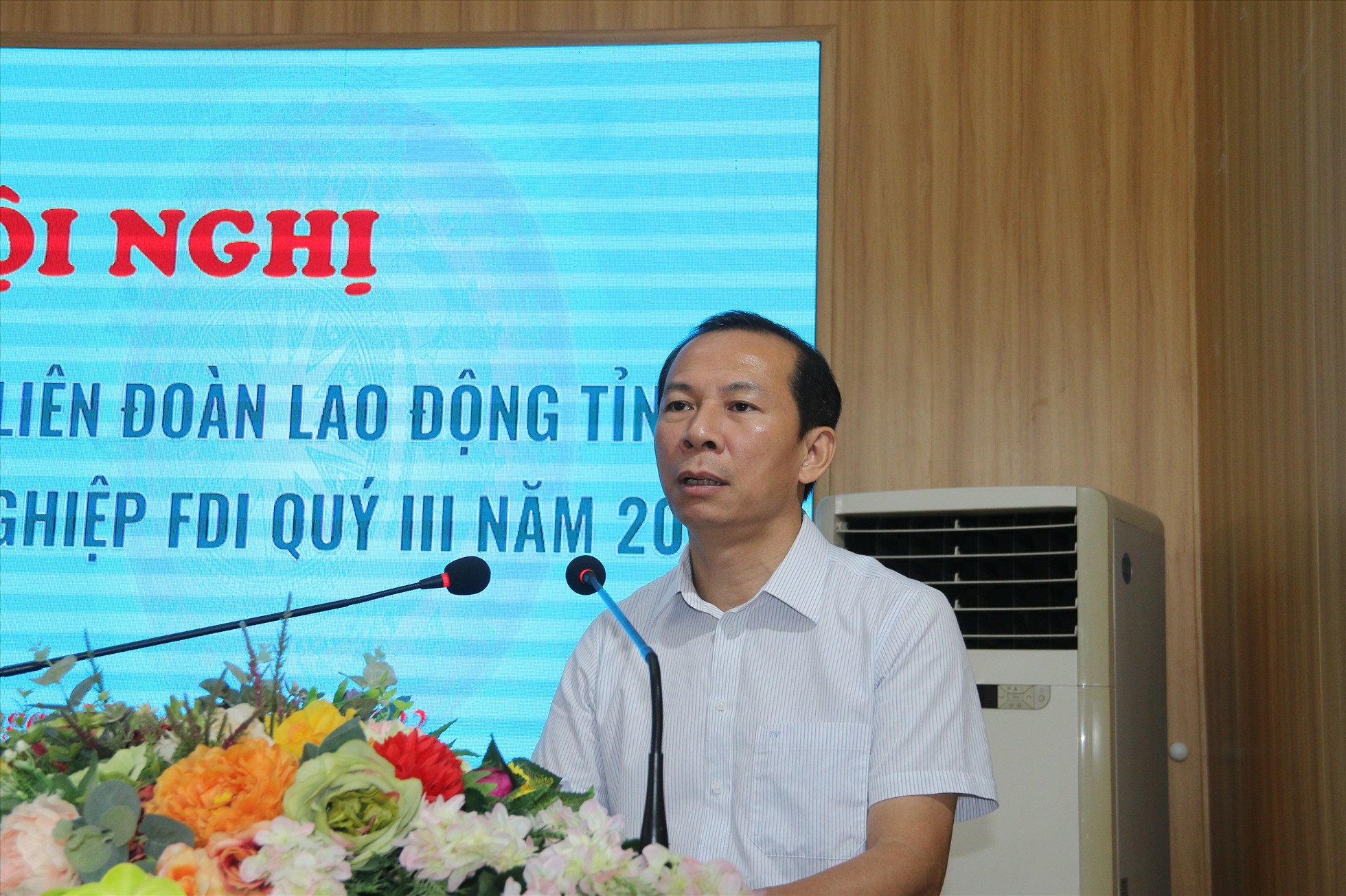 Ông Võ Mạnh Sơn - Chủ tịch LĐLĐ tỉnh Thanh Hóa phát biểu tại hội nghị. Ảnh: T.H