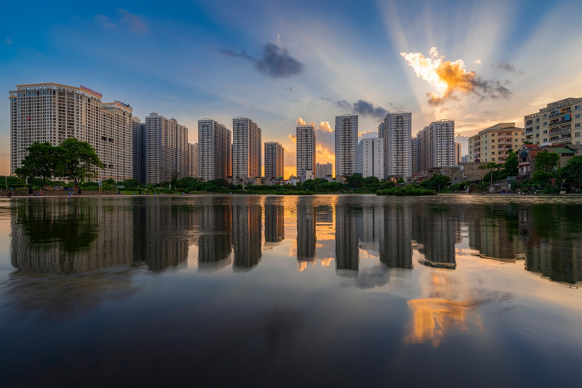 Bình Minh ở Time City, nơi những tòa cao ốc san sát mọc lên che lấp mặt trời.