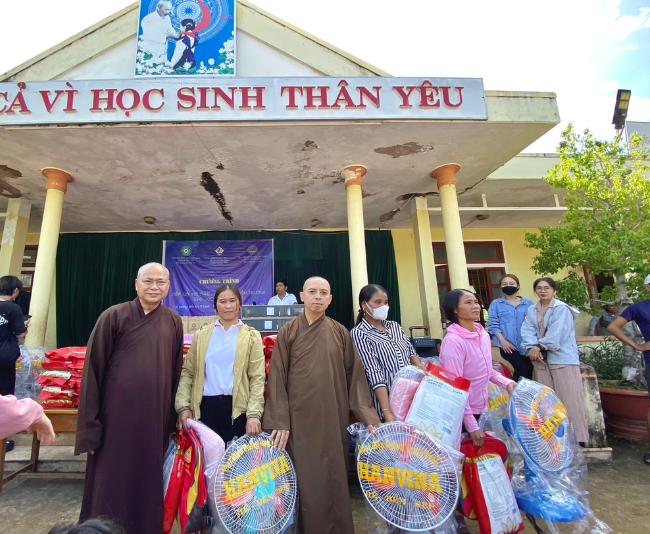 Các hoạt động trao quà từ thiện của Ban Trị sự Giáo hội phật giáo Việt Nam tỉnh Quảng Trị
