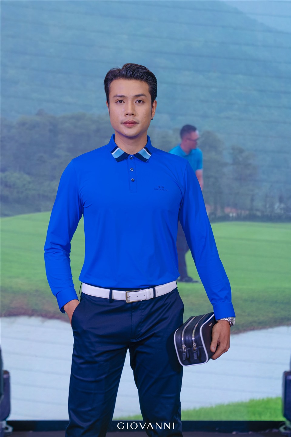 Các set trang phục dành cho golf thủ được hoàn thiện với những phụ kiện tinh xảo như dây lưng da vân Saffiano, dây lưng vân sóng cao cấp