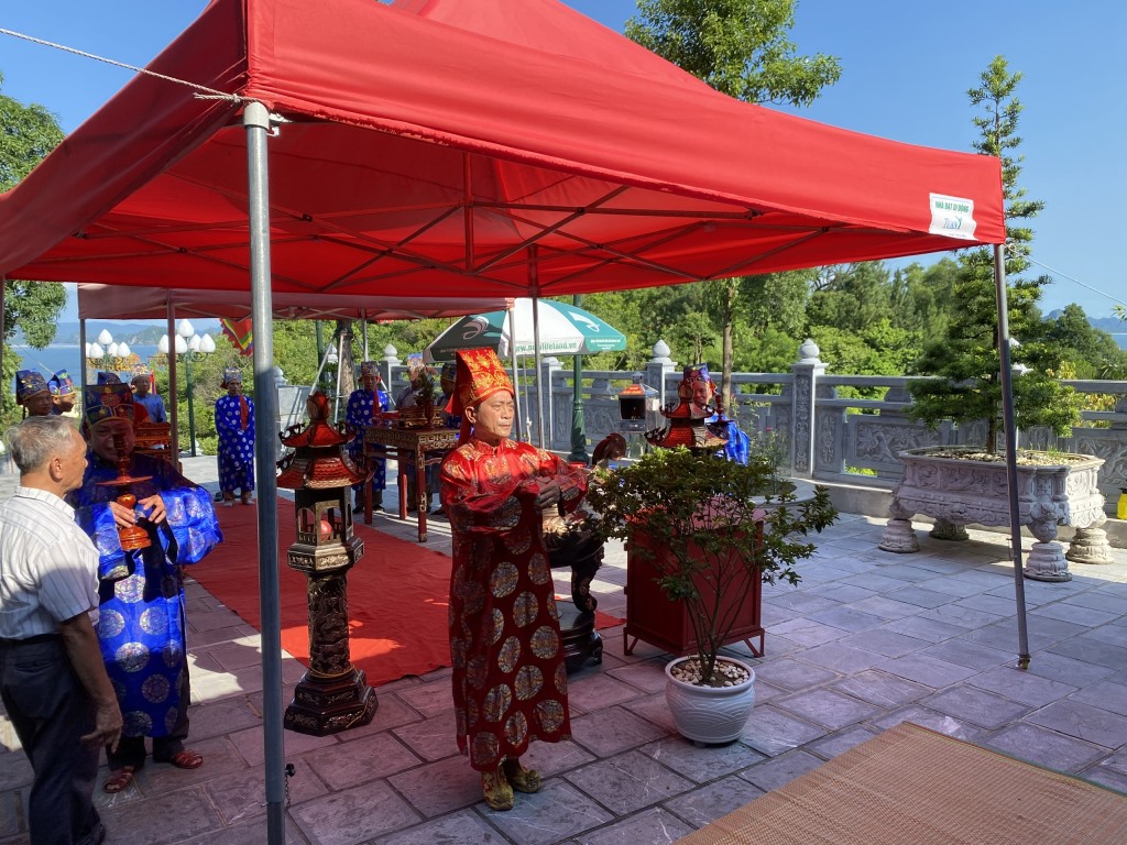 Lễ tế được tập luyện trước ngày diễn ra hội chính. Ảnh: Báo điện tử Quảng Ninh