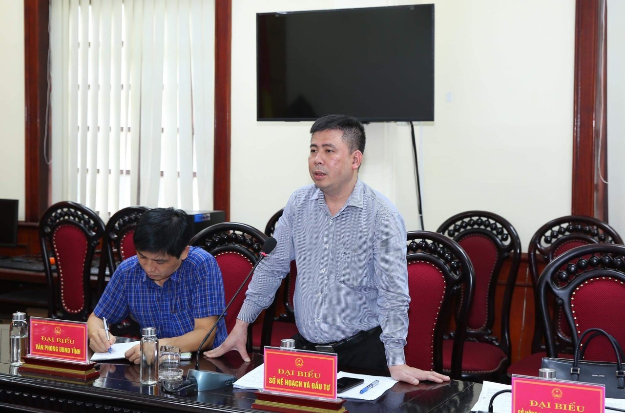 Đại diện lãnh đạo Sở Kế hoạch và Đầu tư tỉnh Ninh Bình trả lời những kiến nghị của doanh nghiệp. Ảnh: NT