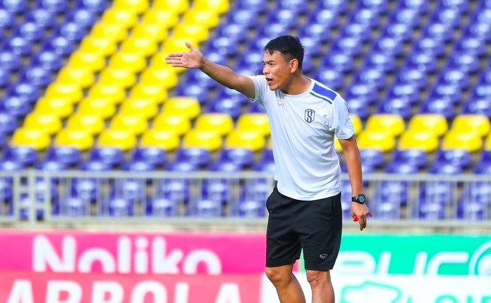 Huấn luyện viên Huy Hoàng muốn Sông Lam Nghệ An duy trì trong Top 3 đội đầu bảng V.League 2022. Ảnh: SLNA