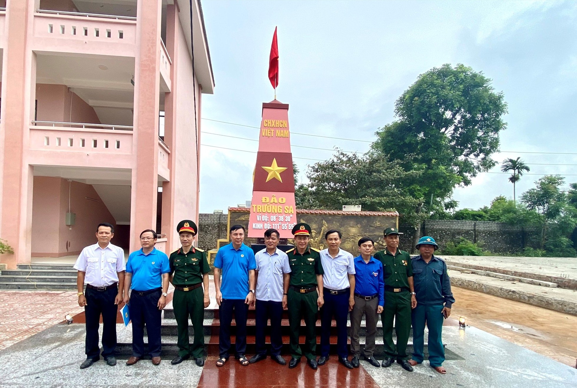 Hội Cựu chiến binh xã Diễn Ngọc khánh thành biểu tượng đảo Trường Sa tại Trường THCS Diễn Ngọc. Ảnh: DT