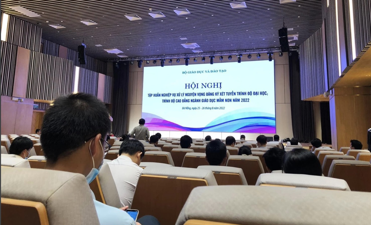 Hội nghị tập huấn nghiệp vụ xử lý nguyện vọng đăng ký xét tuyển đại học đang diễn ra tại Đà Nẵng - Ảnh: T.H.