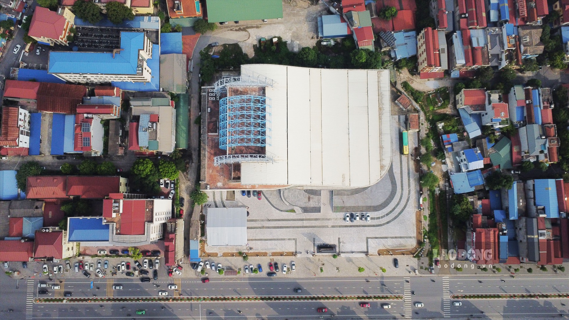 Nhà hát Ca múa nhạc dân gian Việt Bắc tại vị trí đặc địa trên con đường sầm uất Hoàng Văn Thụ (TP. Thái Nguyên). Công trình có tổng vốn đầu tư trên 319 tỷ đồng do Bộ Văn hóa Thể thao và Du lịch làm chủ đầu tư, khởi công xây dựng năm 2012.