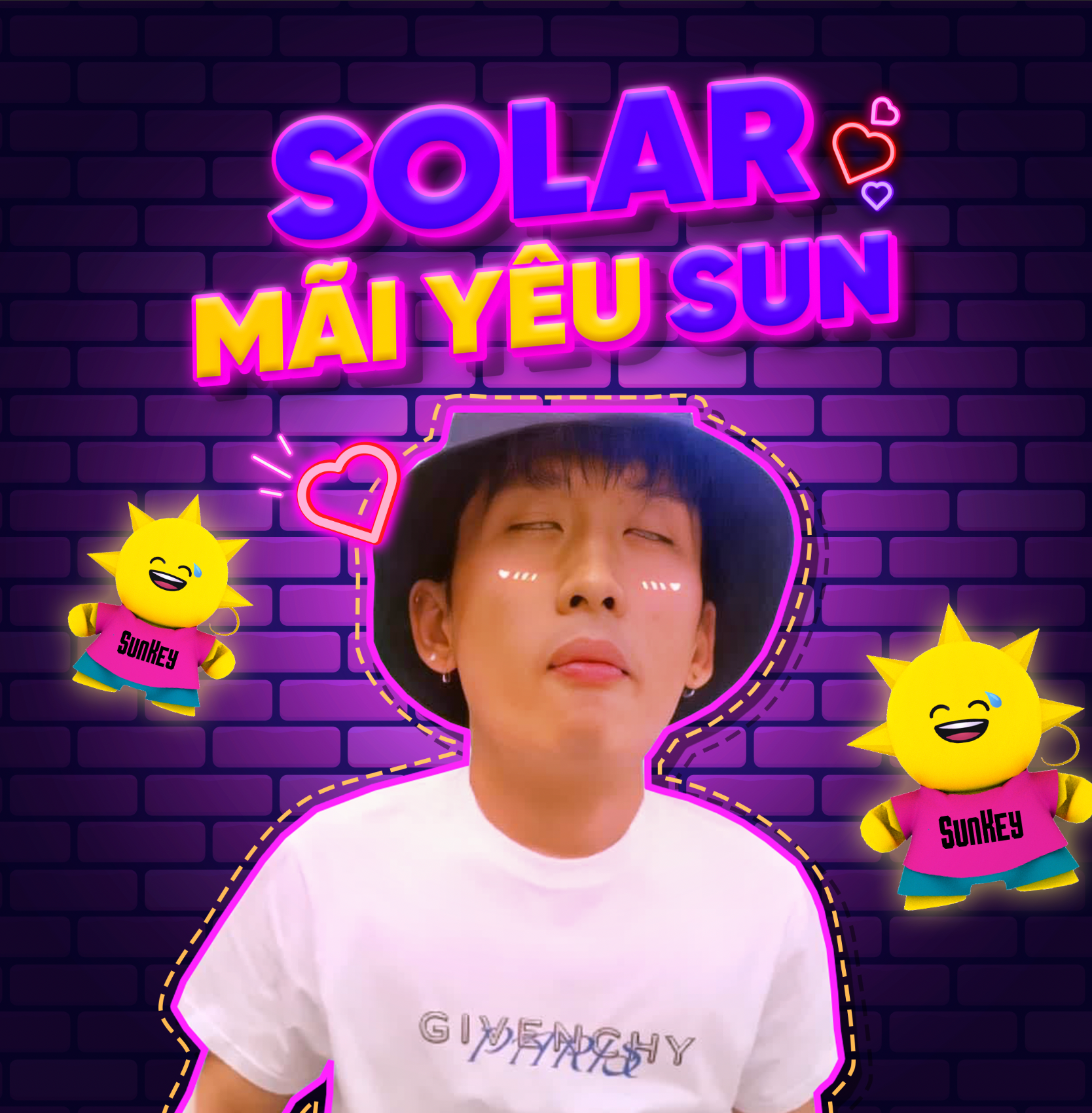 Những hình ảnh “dìm hàng” hài hước của Tuấn Trần được fan hâm mộ in phóng to trên xe cà phê gửi tới trường quay. Ảnh: Solar.