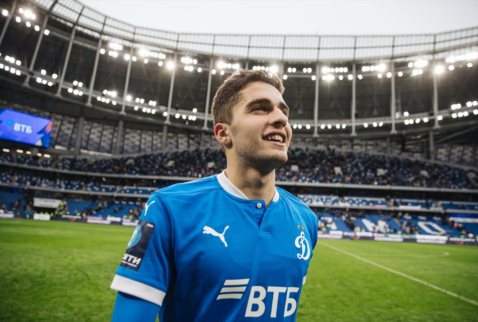Zakharyan ra mắt đội 1 Dynamo Moscow khi 17 tuổi và nhanh chóng trở thành trụ cột. Ảnh: Dynamo Moscow FC