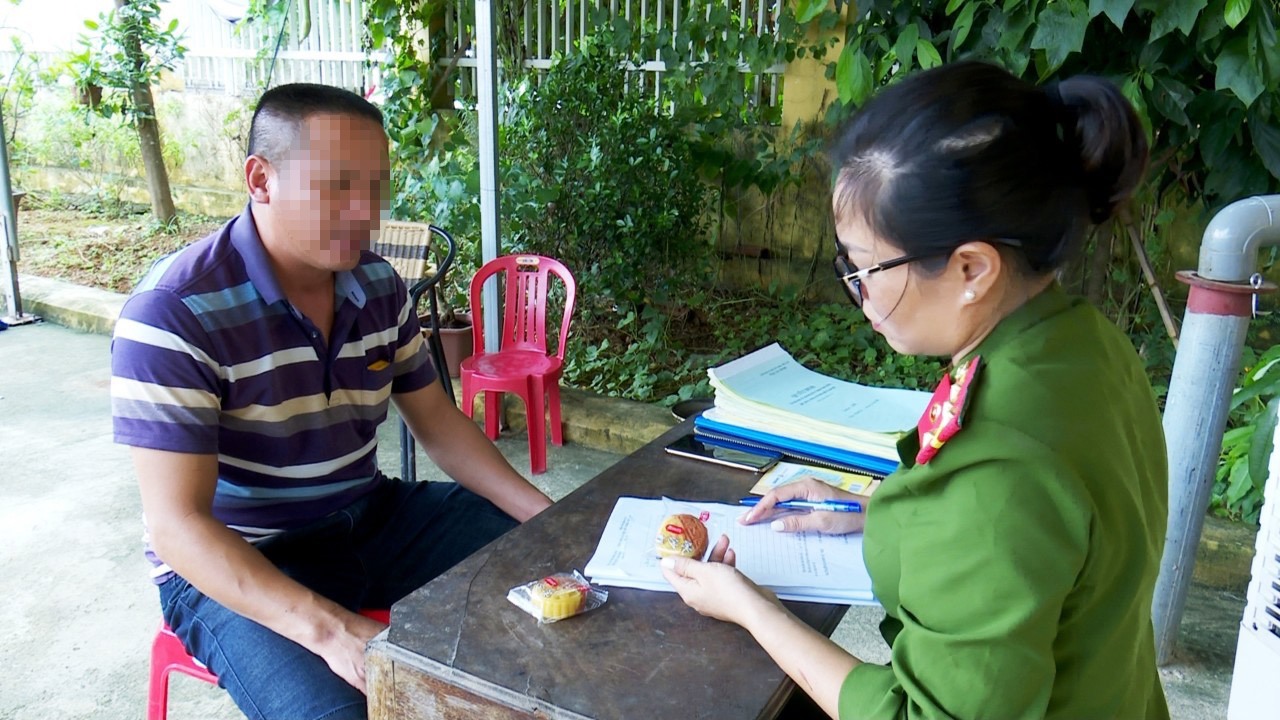 Tài xế Trịnh Xuân Hùng khai được thuê để chở số bánh trung thu này từ Lào Cai tới Thanh Hóa.