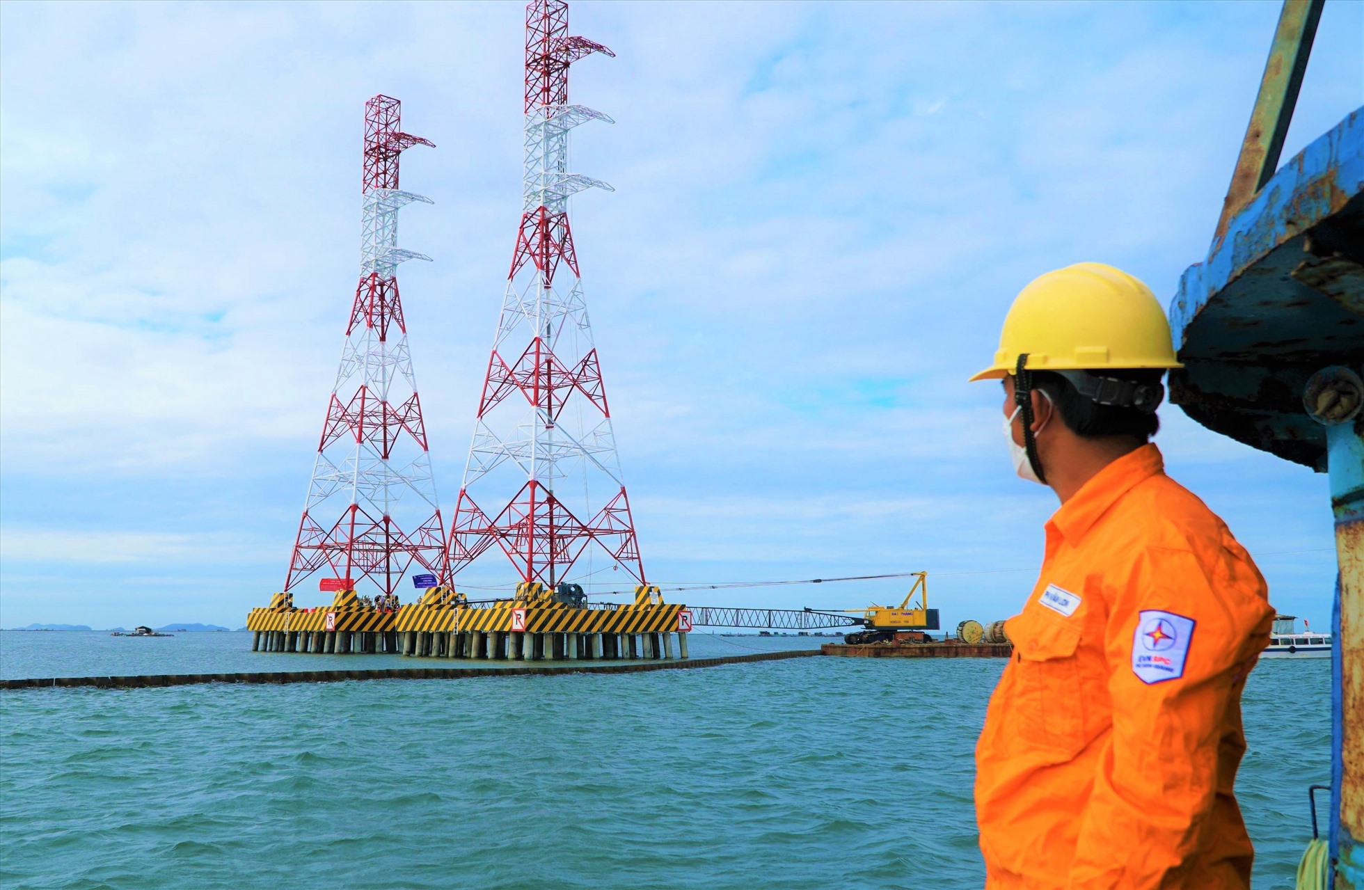 Đường dây 220kV vượt biển Kiên Bình – Phú Quốc sắp được hoàn thành và đưa vào sử dụng. Ảnh: EVNSPC cung cấp.