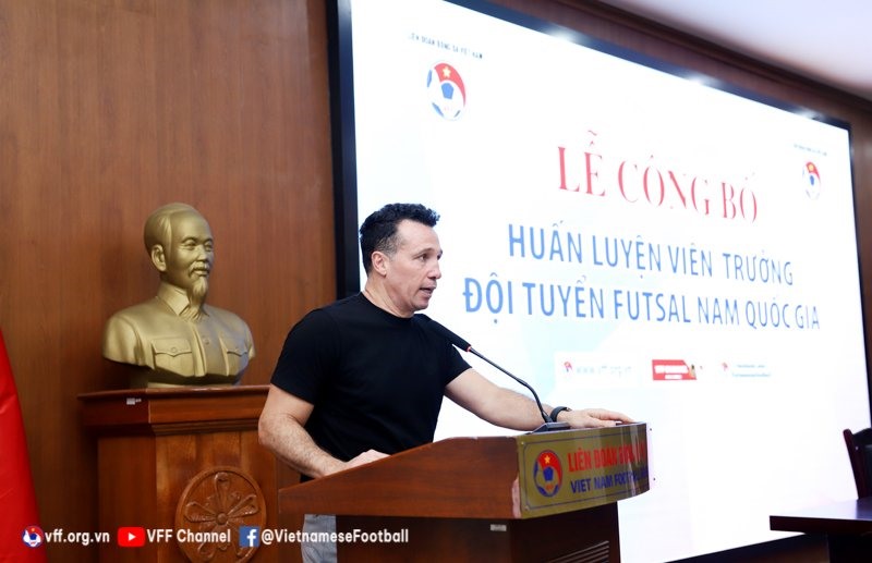 Huấn luyện viên Giustozzi đối mặt với thách thức lớn cùng tuyển futsal Việt Nam. Ảnh: VFF