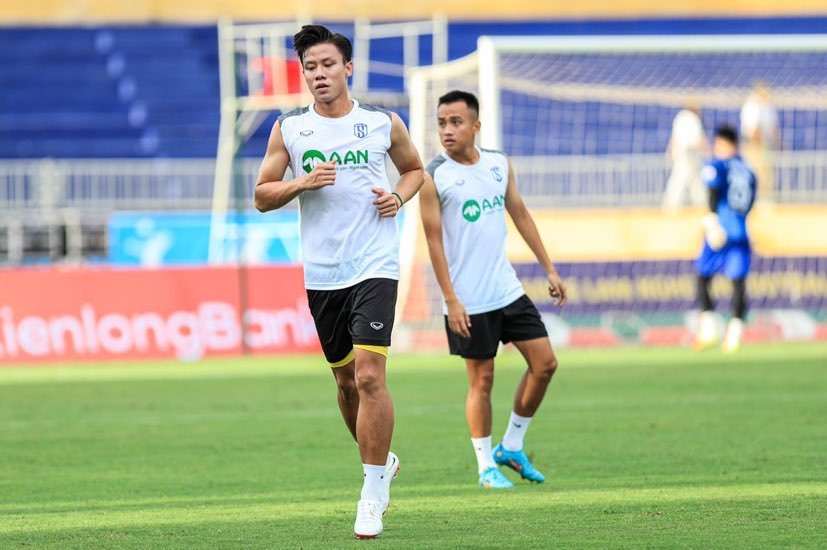 Sông Lam Nghệ An đặt mục tiêu duy trì trong Top 3 đội mạnh nhất V.League. Ảnh: Minh Dân