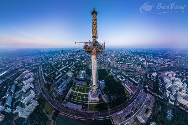 Gần quảng trường đỏ là tháp truyền hình Ostankino. Nơi đây có đài quan sát cao 337m, giúp du khách có thể ngắm nhìn khung cảnh toàn thành phố và các khu vực lân cận. Ảnh: Best tour