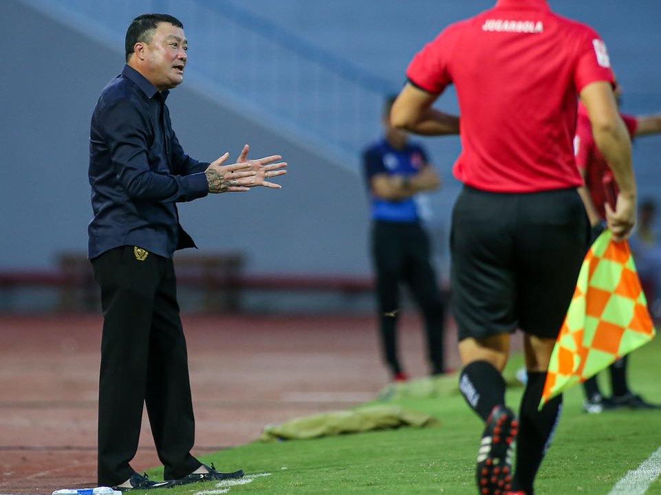 Huấn luyện viên Trương Việt Hoàng có ngày ra mắt không như ý ở TPHCM. Ảnh: CLB TPHCM