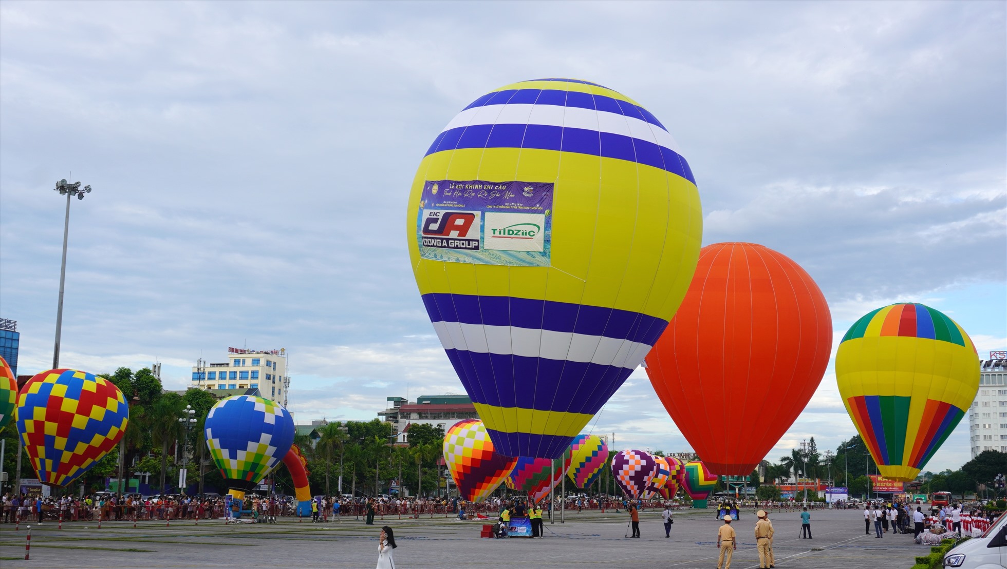 Lễ hội khinh khí cầu được tổ chức ngay tại quảng trường Lam Sơn, TP.Thanh Hóa. Ảnh: Q.D