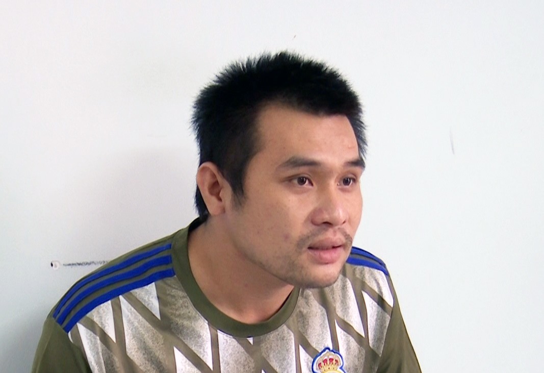 Hồ Minh Sng bị tạm giam sau khi ném vỡ kính xe cứu thương. Ảnh: NT