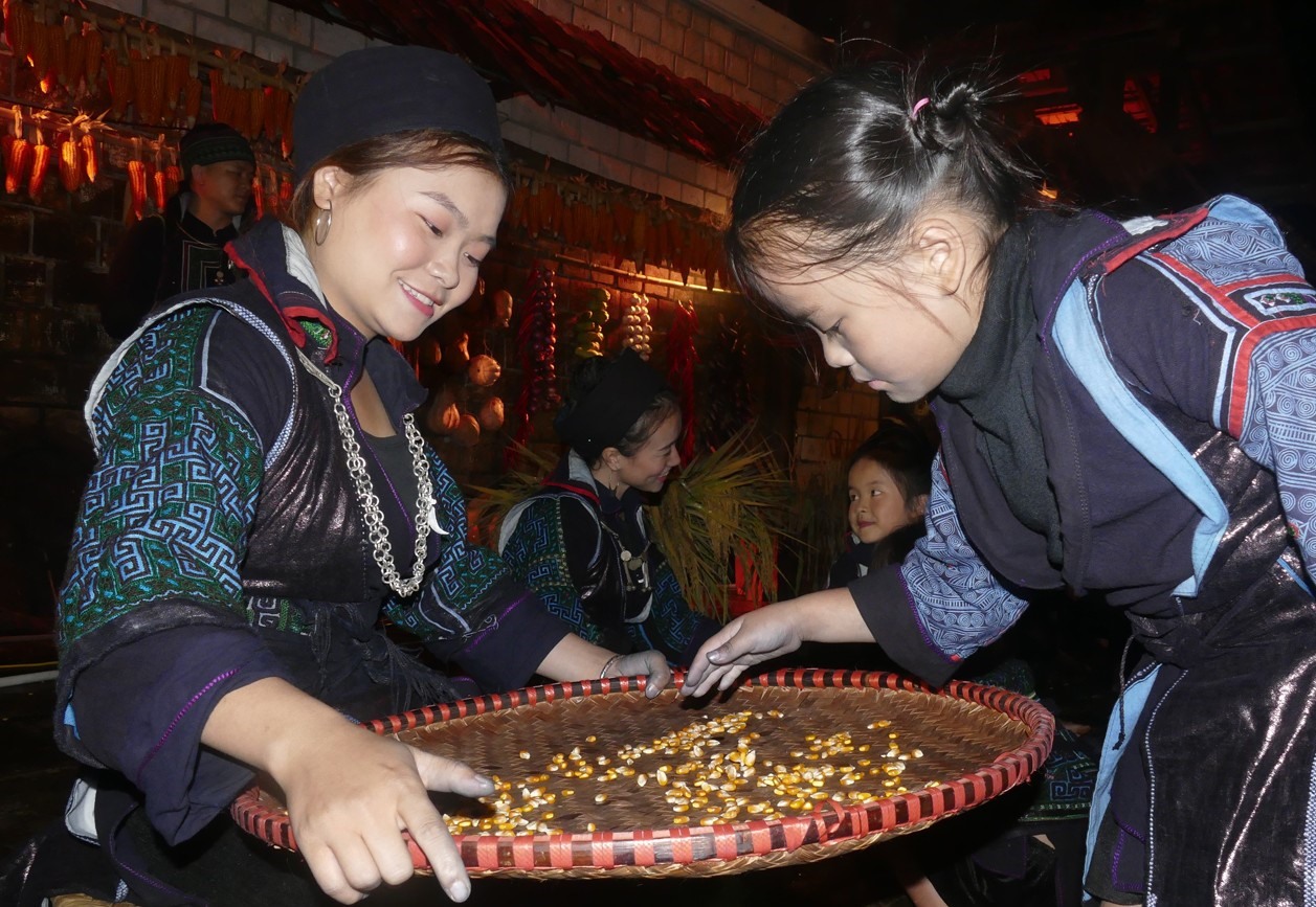 Vai diễn về cuộc sống thường ngày của đồng bào người Mông ở Sa Pa. Ảnh: BLC.