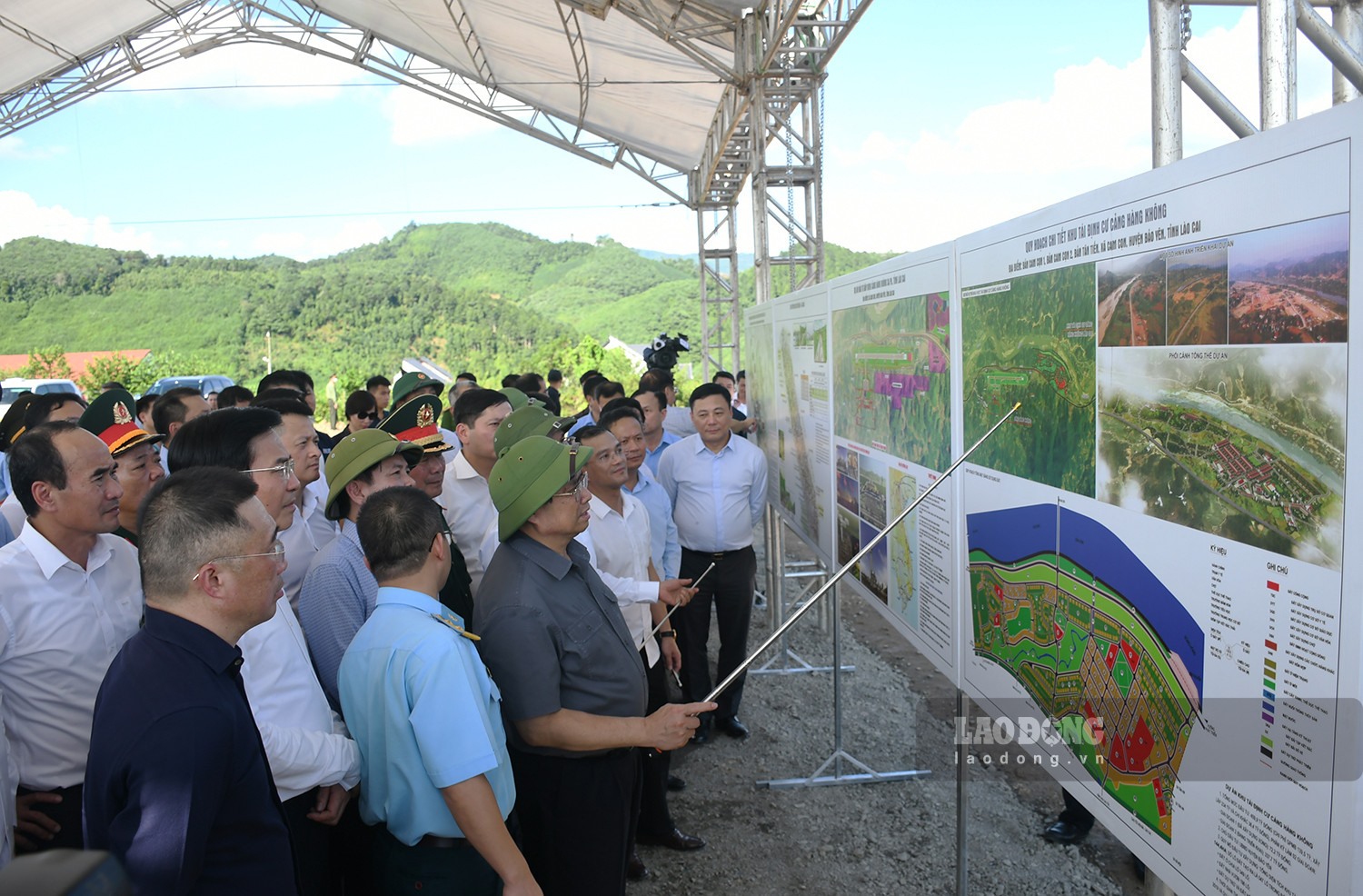 Thủ tướng Chính phủ Phạm Minh Chính khảo sát dự án Cảng hàng không Sa Pa.
